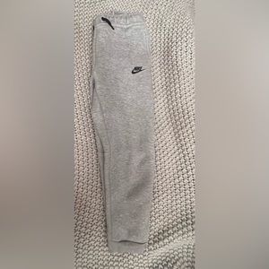 Nike tech fleece joggers, size extra-large boys gray!